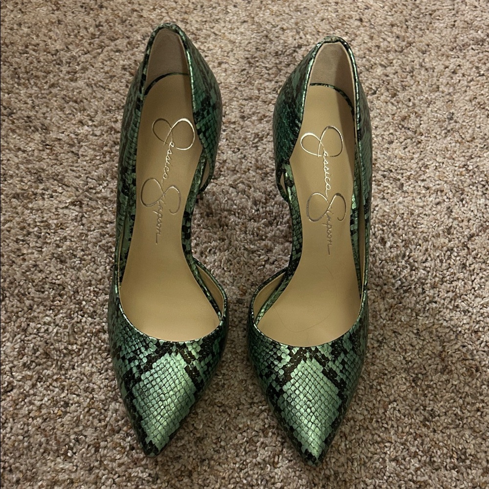 never worn Jessica Simpson green Snakeskin Heels